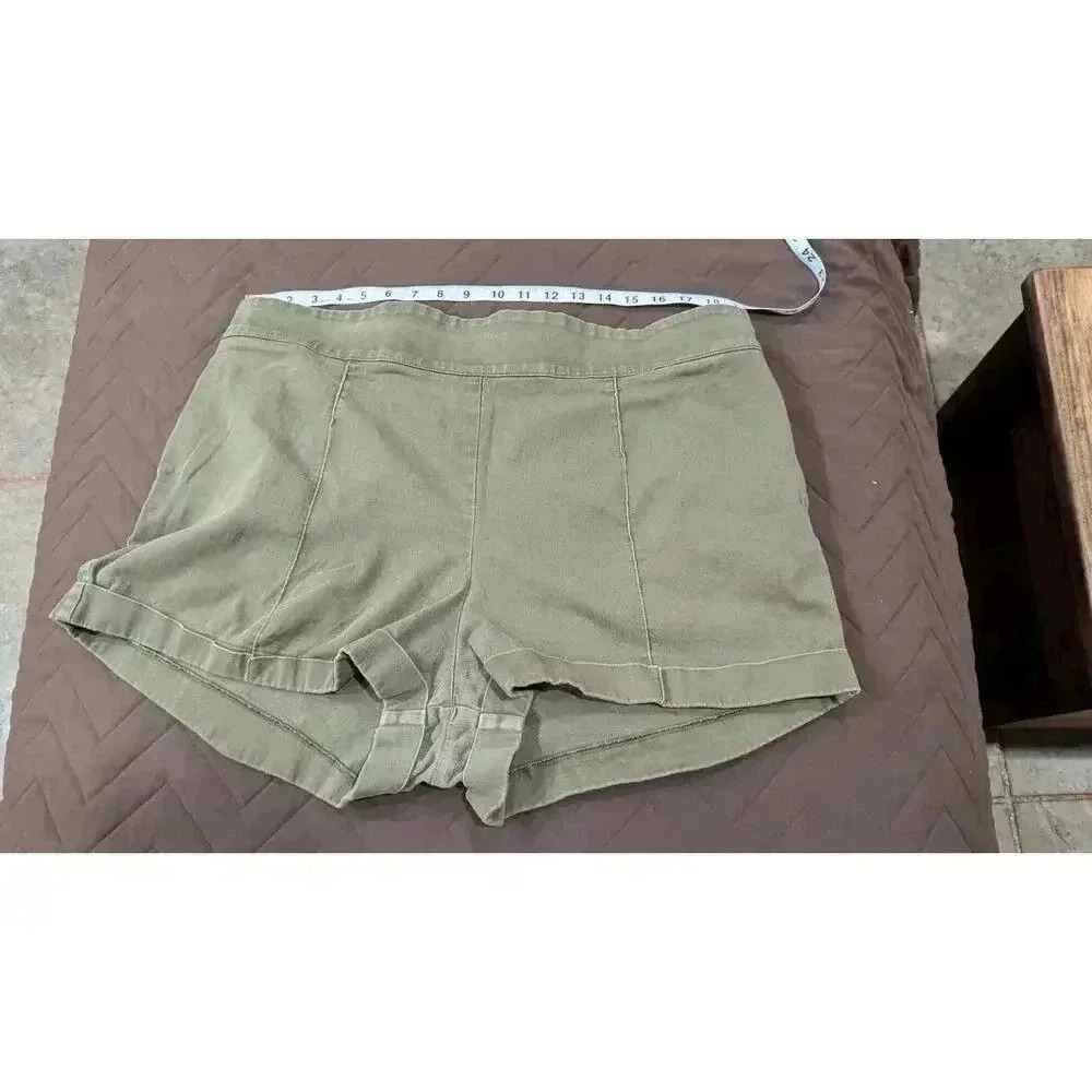 Women's army green pinup style shorts by Laura Byrnes California size 4X